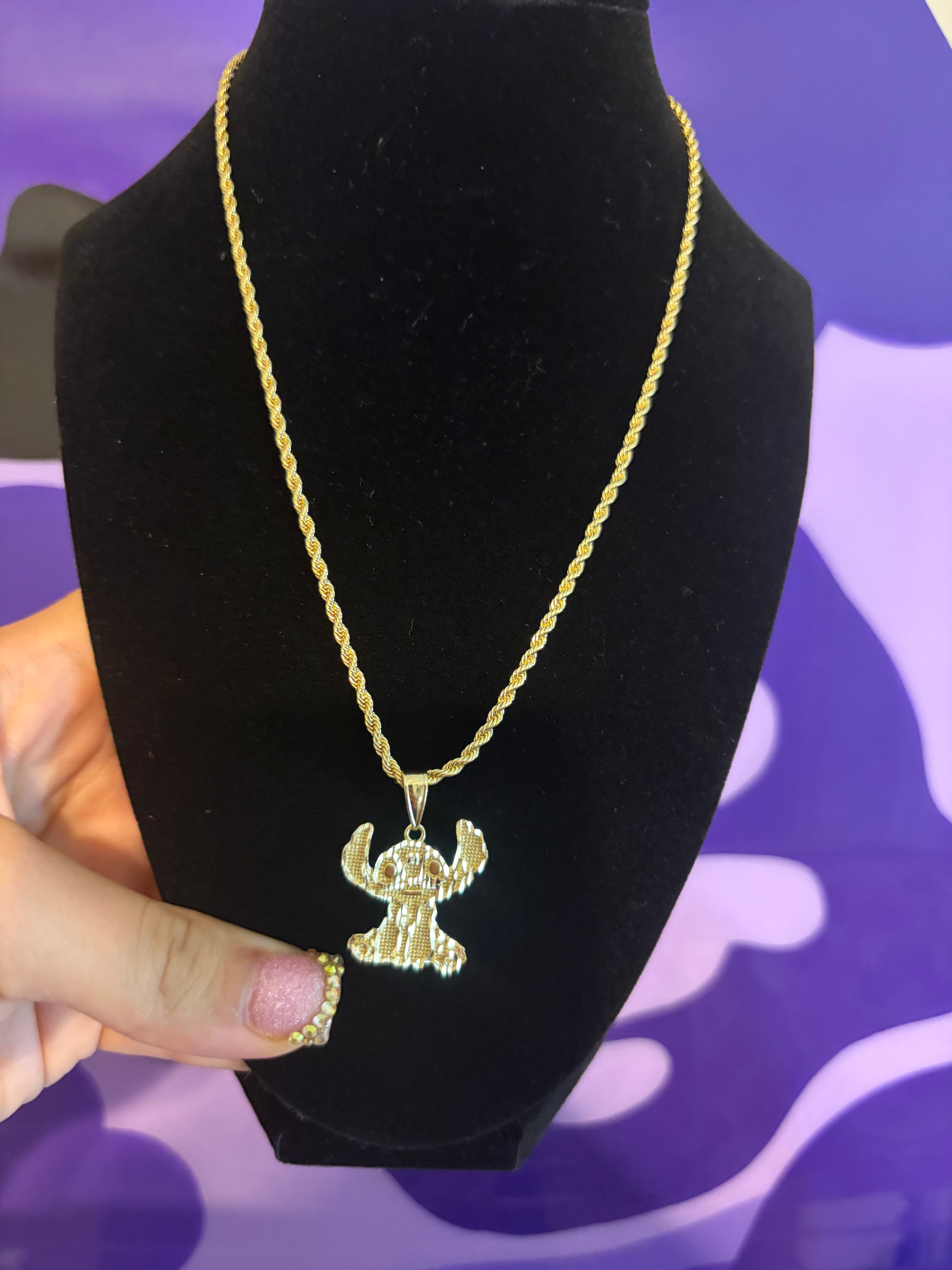 STITCH NECKLACE